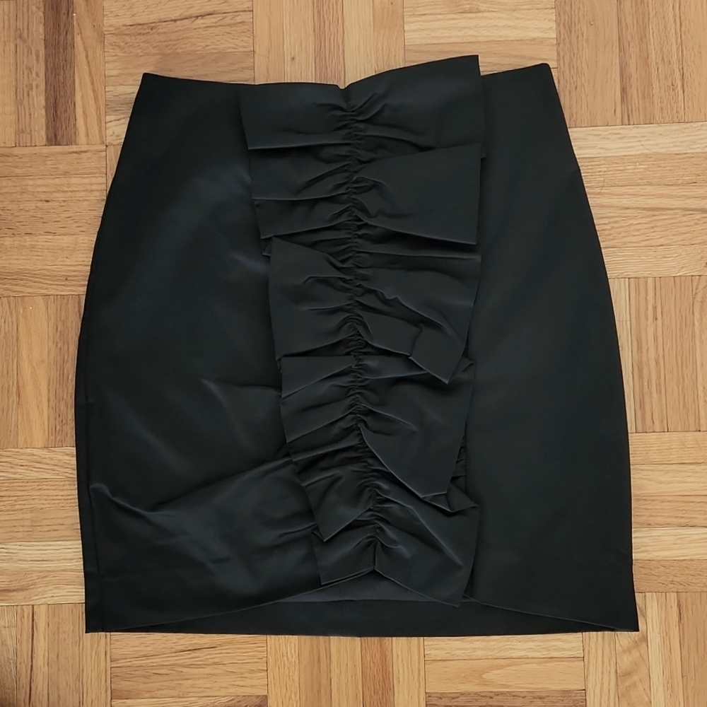 Black rushed skirt